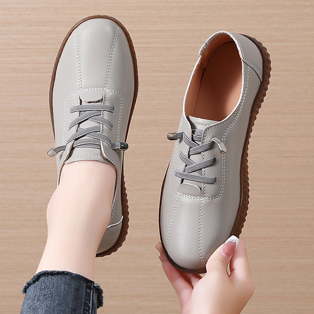 Vaelum Cross-Strap Comfort Flat