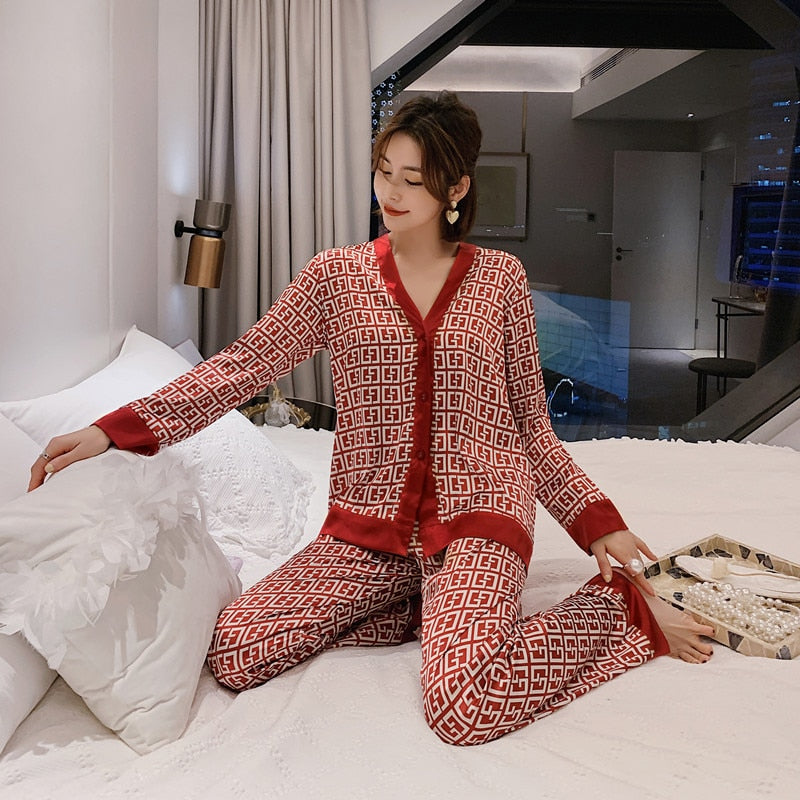 Vaelum Silk-Look Pyjama Set