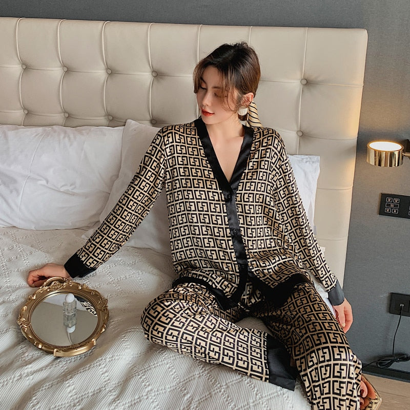 Vaelum Silk-Look Pyjama Set