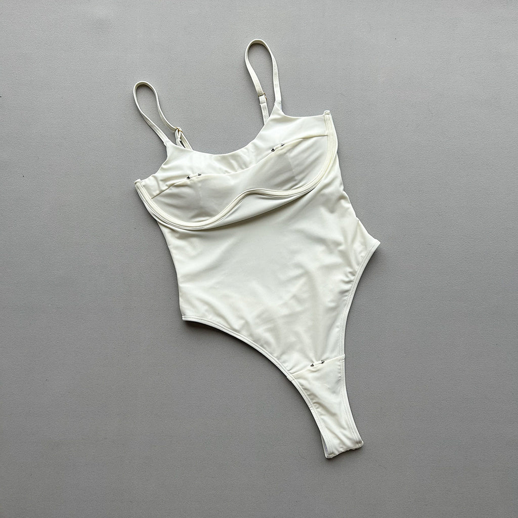 Vaelum Sleek One-Piece Swimsuit