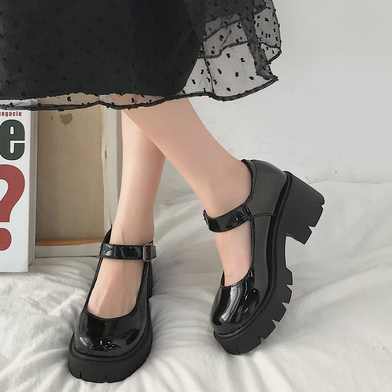 Vaelum Patent Leather Mary Jane Pump