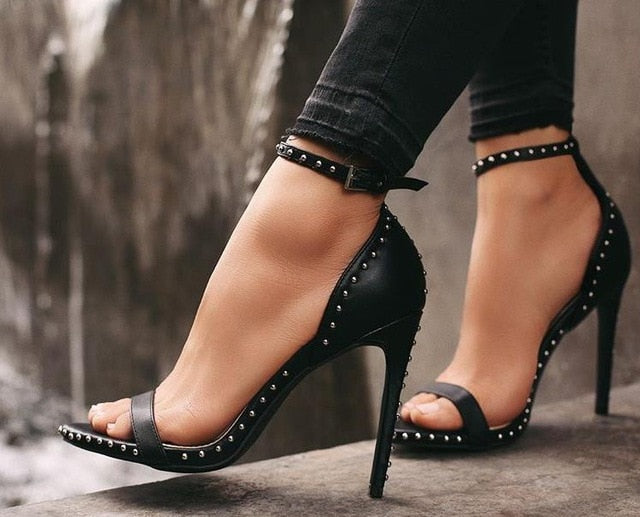 Vaelum Buckle Stiletto Pump