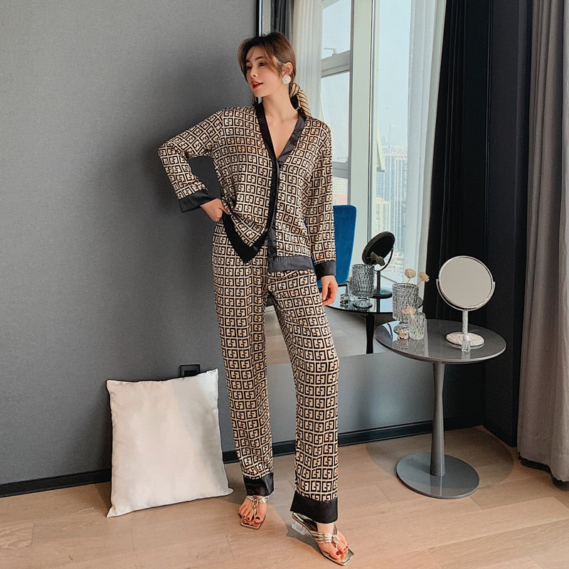 Vaelum Silk-Look Pyjama Set