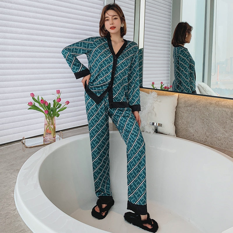 Vaelum Silk-Look Pyjama Set