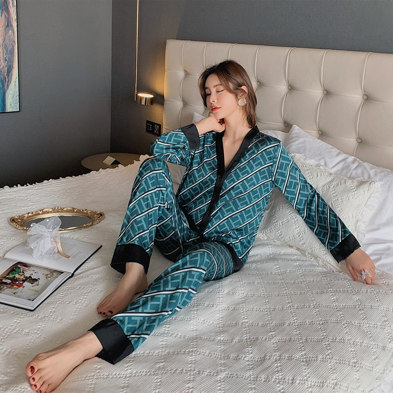 Vaelum Silk-Look Pyjama Set